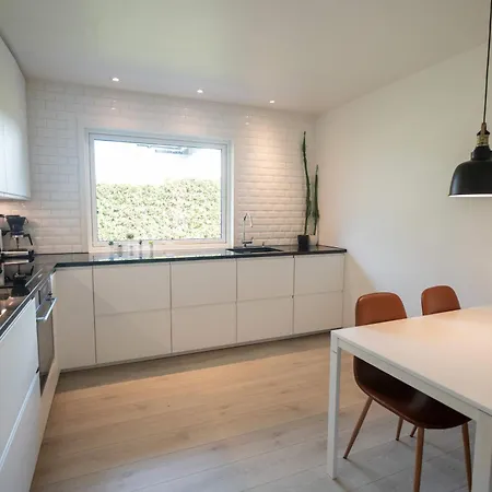 Sjarmerende Og Moderne Hus Ved Ekebergsletta
